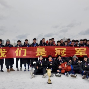 开云-全胜夺冠！青岛二中足球队十一连胜捧起队史首座 “市长杯”